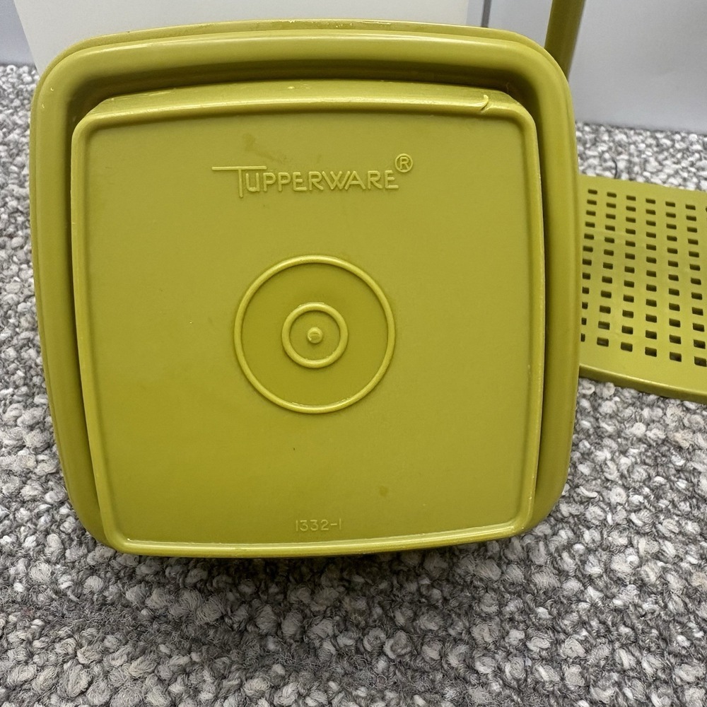 VTG Tupperware Pickle Keeper Pick A Pickle Avocado Green Lid Strainer Complete - Picture 2 of 6